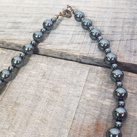 VINTAGE BLACK HEMATITE Beaded Necklace - Picture 6 of 7